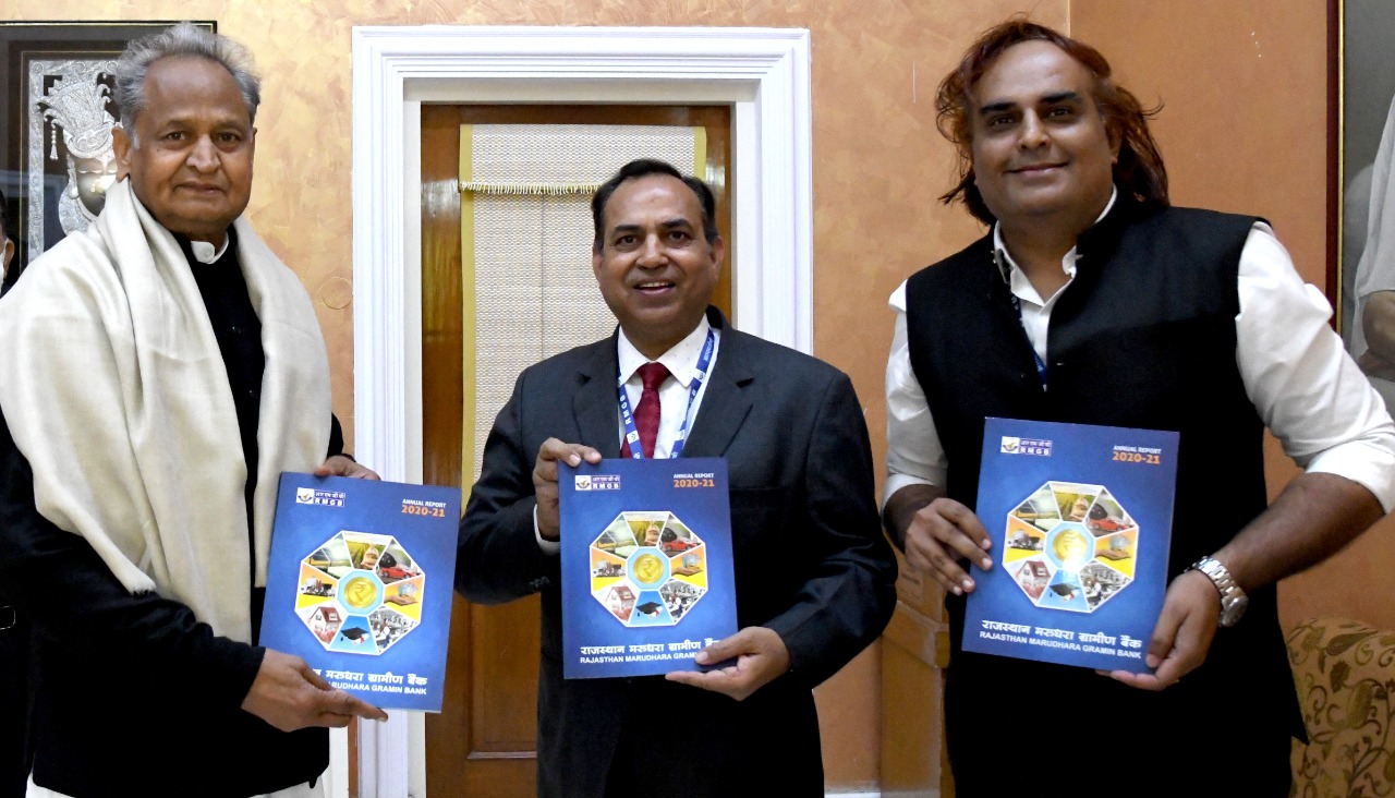 Launching Annual Report of RMGB with Hon'ble Chief Minister, Rajasthan
